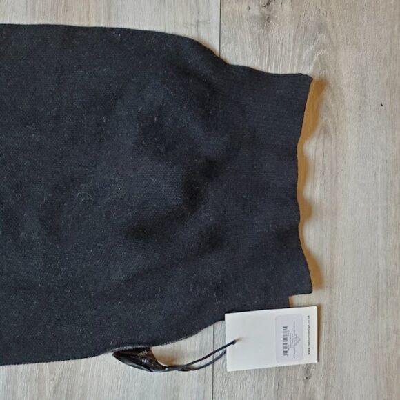 Positively Conscious Raeburn Knitted black cashmere blend Logo Scarf - Picture 6 of 9